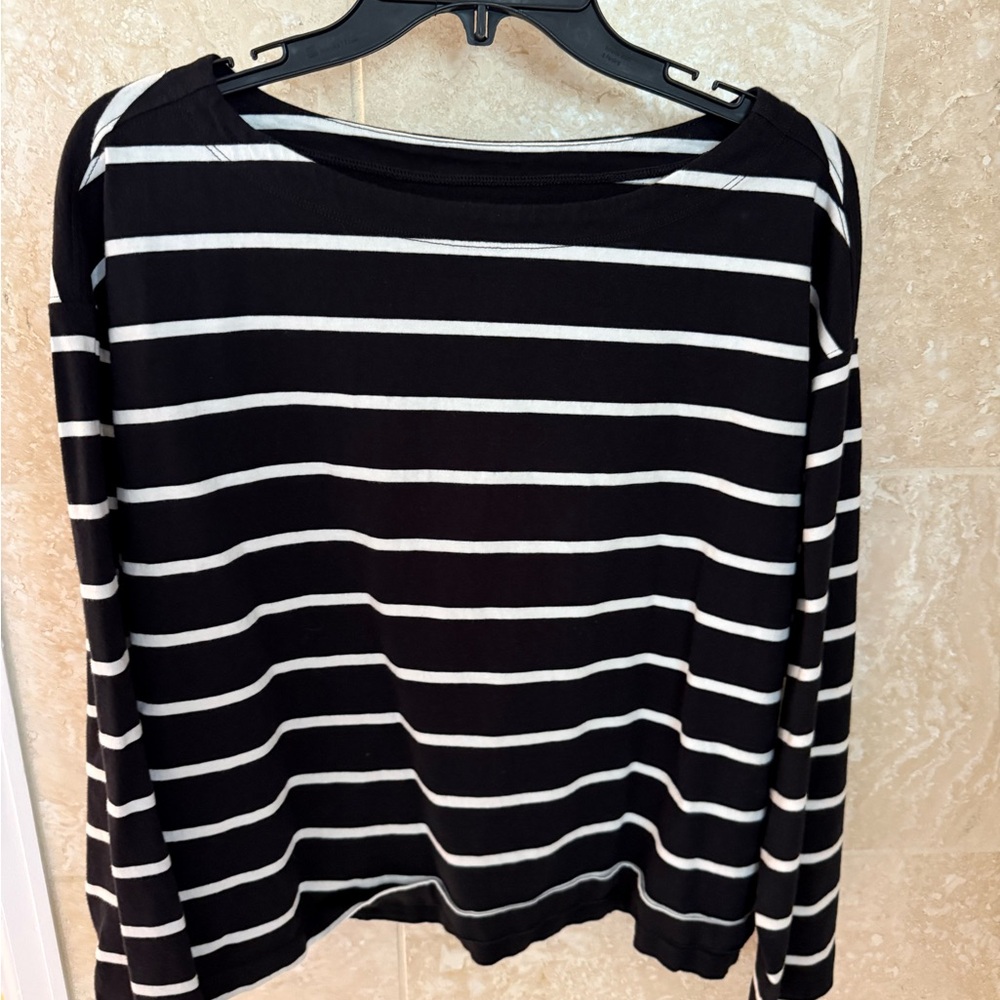 Old Navy Black and White Boxy Long Sleeve Sweatshirt